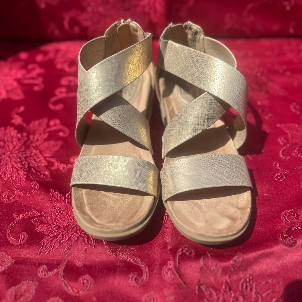 Stylish Sandals in Gold
